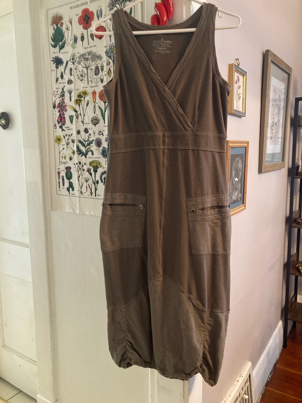 Neon Buddha V-neck dress sleeveless pockets, cotton spandex size xs, soft grey